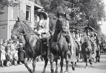 831718 Afbeelding van een historische groep in de optocht ter gelegenheid van Koninginnedag, op de Maliesingel te ...